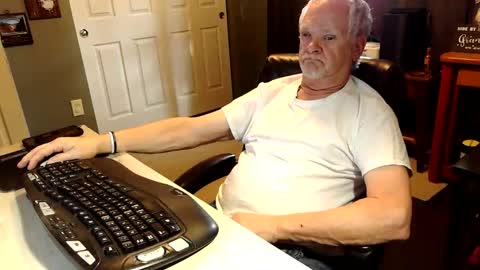 midwestdad09 online show from October 22, 2025, 9:25 pm