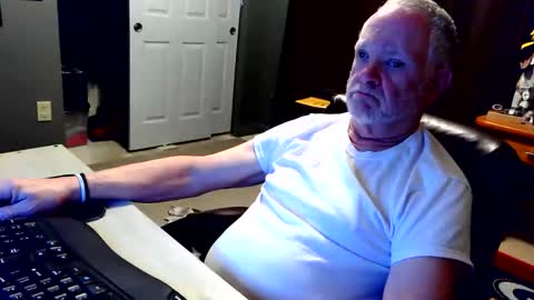 midwestdad09 online show from December 1, 2025, 11:37 am