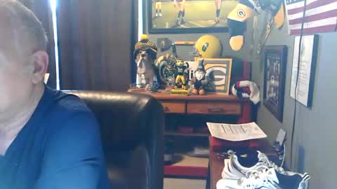 midwestdad09 online show from April 13, 2026, 11:32 pm