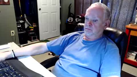 midwestdad09 online show from April 15, 2026, 6:59 pm