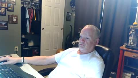midwestdad09 online show from June 25, 2026, 6:51 am