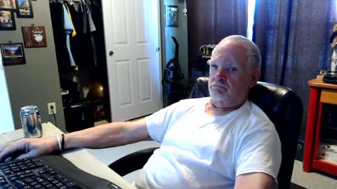 midwestdad09 online show from July 3, 2026, 1:50 pm