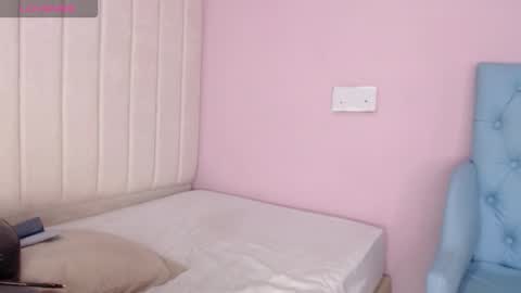 Snapshot of miel_alisha chatting on November 30, 2025, 1:15 pm miel online show from November 30, 2025, 1:15 pm