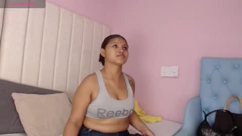 Snapshot of miel_alisha chatting on December 2, 2025, 12:43 pm miel online show from December 2, 2025, 12:43 pm