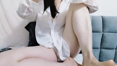 Mie online show from November 19, 2025, 1:05 am