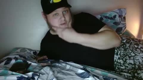 Snapshot of miguel320129 chatting on March 21, 2026, 5:23 am Miggy online show from March 21, 2026, 5:23 am