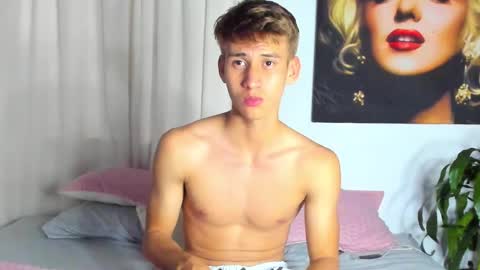 Snapshot of miguel_hz chatting on December 12, 2024, 10:20 pm Miguel Hernandez online show from December 12, 2024, 10:20 pm