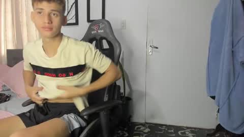 Snapshot of miguel_hz chatting on January 24, 2025, 7:39 pm Miguel Hernandez online show from January 24, 2025, 7:39 pm