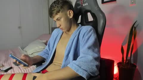 Snapshot of miguel_hz chatting on January 31, 2025, 12:06 am Miguel Hernandez online show from January 31, 2025, 12:06 am