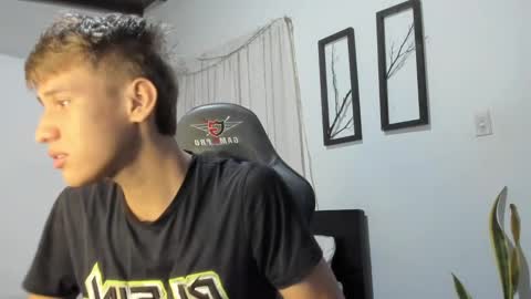 Snapshot of miguel_hz chatting on February 15, 2025, 10:42 pm Miguel Hernandez online show from February 15, 2025, 10:42 pm