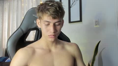 Snapshot of miguel_hz chatting on February 18, 2025, 3:32 pm Miguel Hernandez online show from February 18, 2025, 3:32 pm