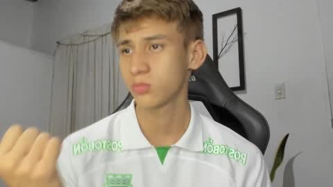 Snapshot of miguel_hz chatting on February 21, 2025, 10:50 am Miguel Hernandez online show from February 21, 2025, 10:50 am