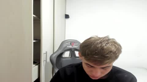 Snapshot of miguel_hz chatting on October 12, 2025, 7:46 pm Miguel Hernandez online show from October 12, 2025, 7:46 pm