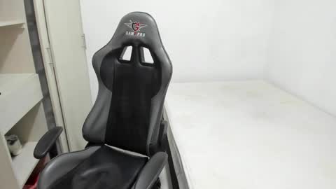 Snapshot of miguel_hz chatting on November 19, 2025, 7:14 pm Miguel Hernandez online show from November 19, 2025, 7:14 pm