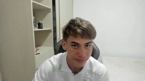 Snapshot of miguel_hz chatting on November 21, 2025, 3:16 am Miguel Hernandez online show from November 21, 2025, 3:16 am