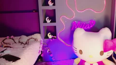 Snapshot of miia__baker chatting on April 2, 2026, 1:31 pm online show from April 2, 2026, 1:31 pm