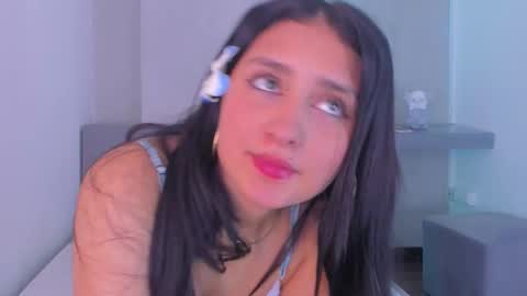 Mia online show from October 23, 2025, 6:28 pm