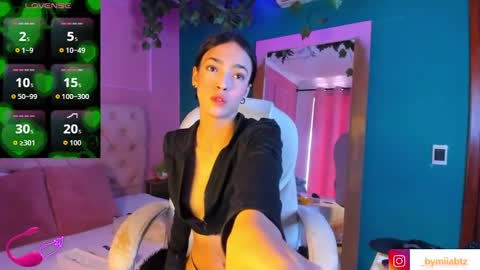 Snapshot of miia_bratz chatting on October 7, 2025, 8:06 pm miia_bratz online show from October 7, 2025, 8:06 pm