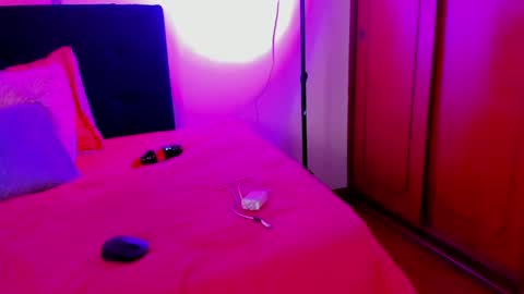 Miia Coolins  online show from May 8, 2026, 2:55 pm