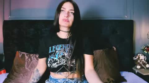 Snapshot of miia_moore_ chatting on May 27, 2026, 1:08 pm miia_moore_ online show from May 27, 2026, 1:08 pm