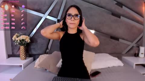 Snapshot of miia_reeves_ chatting on October 2, 2025, 12:12 pm Mia online show from October 2, 2025, 12:12 pm