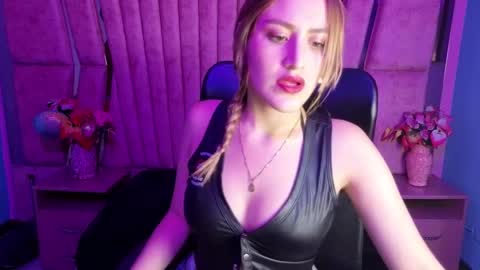 Snapshot of miia_scarlett_ chatting on September 11, 2025, 9:15 pm MiaScarlet online show from September 11, 2025, 9:15 pm