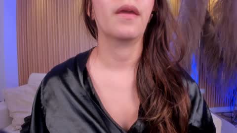 Miia 3 online show from December 20, 2024, 5:29 pm