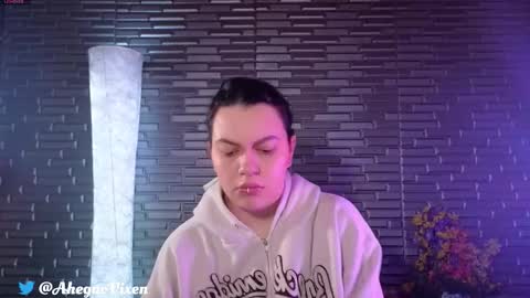 Snapshot of miia_zarate chatting on October 22, 2025, 9:14 pm Ma - online show from October 22, 2025, 9:14 pm