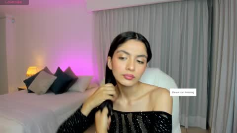 Snapshot of miiaa_evans chatting on December 31, 2024, 3:45 am Mia online show from December 31, 2024, 3:45 am