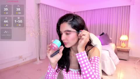 Snapshot of miiaa_evans chatting on January 15, 2025, 3:33 am Mia online show from January 15, 2025, 3:33 am