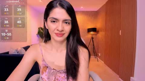 Snapshot of miiaa_evans chatting on October 3, 2025, 11:07 am Mia online show from October 3, 2025, 11:07 am