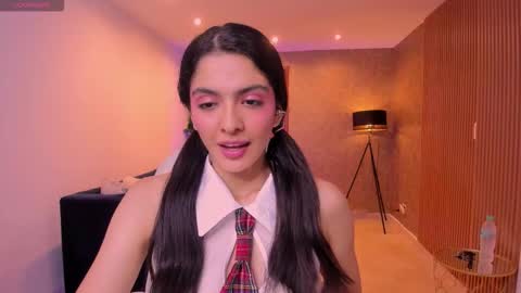 Mia online show from October 21, 2025, 10:38 am