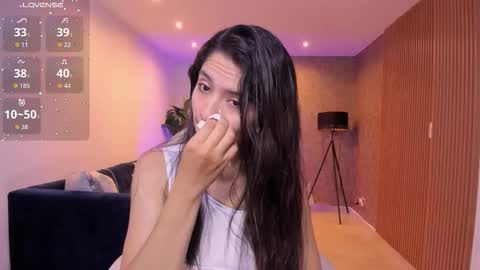 Mia online show from November 5, 2025, 11:10 am