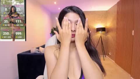 Mia online show from November 11, 2025, 11:10 am