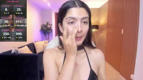 Mia online show from December 16, 2025, 11:04 am