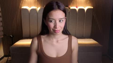 miiaa_evans1 online show from April 23, 2026, 8:11 pm