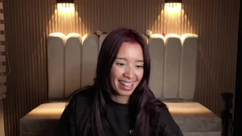 miiaa_evans1 online show from May 9, 2026, 8:36 pm