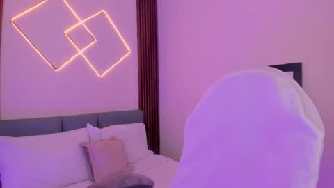 Mia  online show from March 2, 2026, 1:29 pm