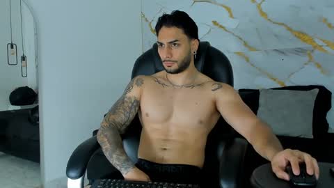 Snapshot of miike_stone1 chatting on October 17, 2025, 1:14 pm Daniel online show from October 17, 2025, 1:14 pm