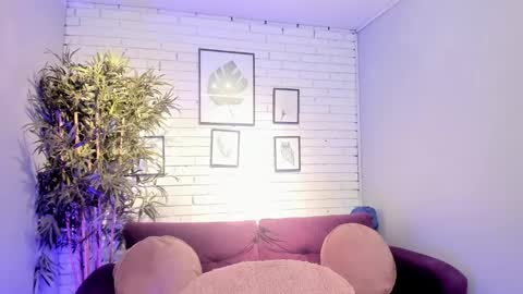 miilu  online show from February 23, 2025, 12:37 pm