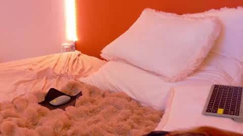 Amira online show from November 19, 2025, 6:13 am