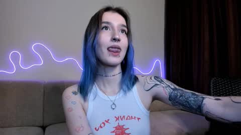 Snapshot of mika_reid chatting on October 24, 2025, 5:42 pm Mika online show from October 24, 2025, 5:42 pm