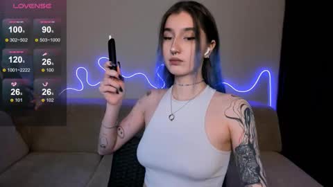 Snapshot of mika_reid chatting on October 25, 2025, 12:13 pm Mika online show from October 25, 2025, 12:13 pm