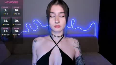 Snapshot of mika_reid chatting on November 13, 2025, 12:15 pm Mika online show from November 13, 2025, 12:15 pm