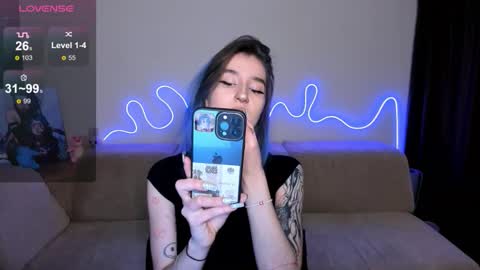 Snapshot of mika_reid chatting on November 18, 2025, 11:14 am Mika online show from November 18, 2025, 11:14 am