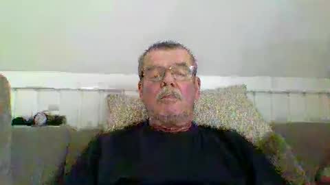 mikael42 online show from April 17, 2026, 9:12 am