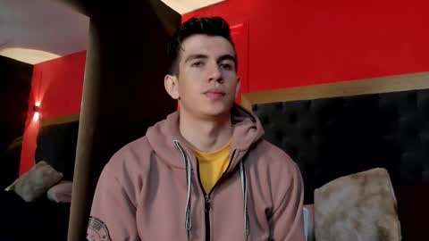 mikael online show from November 3, 2025, 8:21 pm