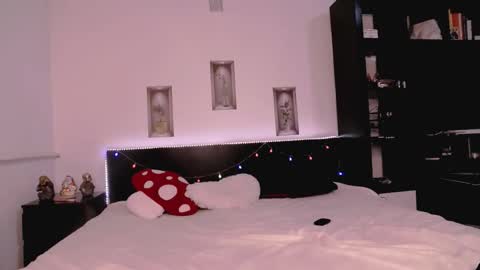 Snapshot of mikaylaraven chatting on December 21, 2025, 4:19 am mikaylaraven online show from December 21, 2025, 4:19 am