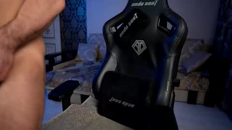 Snapshot of mike0xx chatting on December 17, 2025, 12:22 pm mike0xx online show from December 17, 2025, 12:22 pm