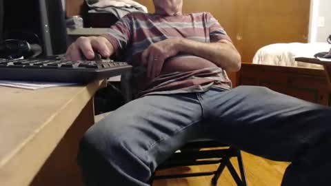 Snapshot of mike694fun chatting on December 4, 2025, 11:57 pm mike694fun online show from December 4, 2025, 11:57 pm